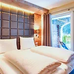 מלון דירות Avenida Mountain 4*