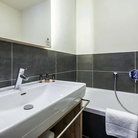 Avenida Mountain Aparthotel